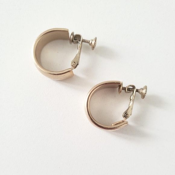 Vintage Screw Back Earrings - Picture 2 of 3